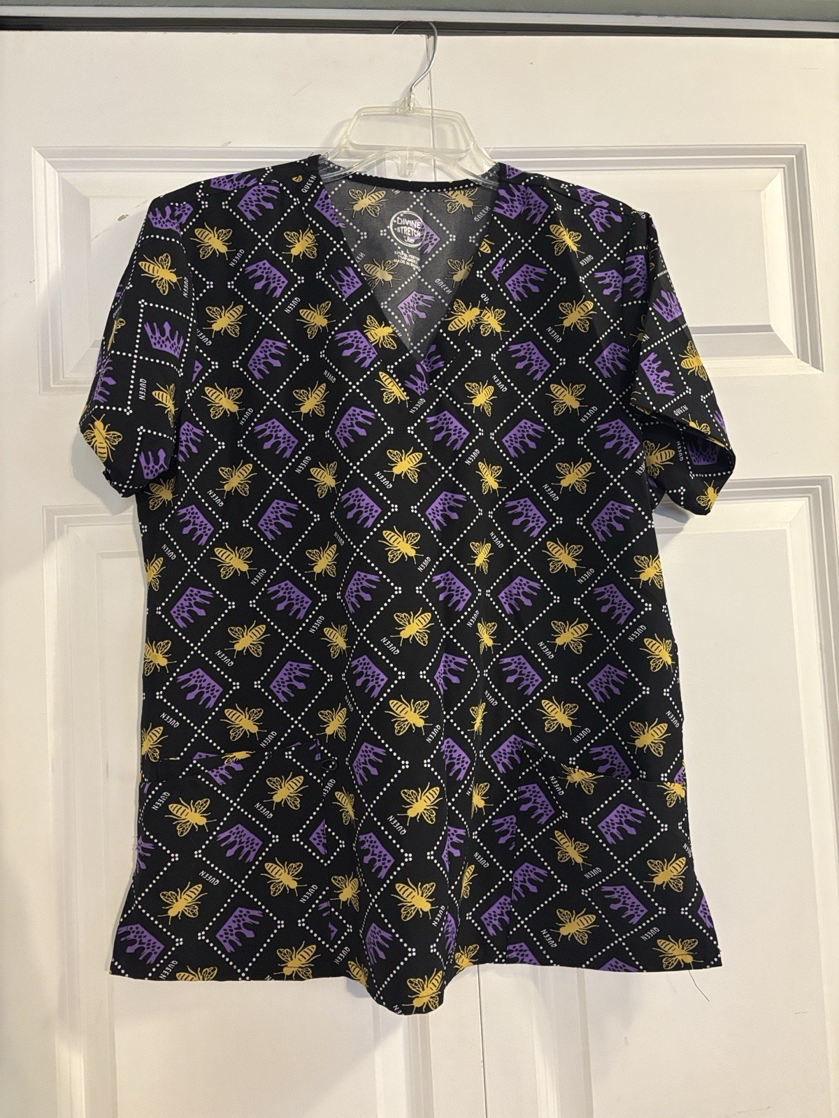 Divine Stretch by JDM Uniforms Patterned Multicolor Medical Scrub Top Size L