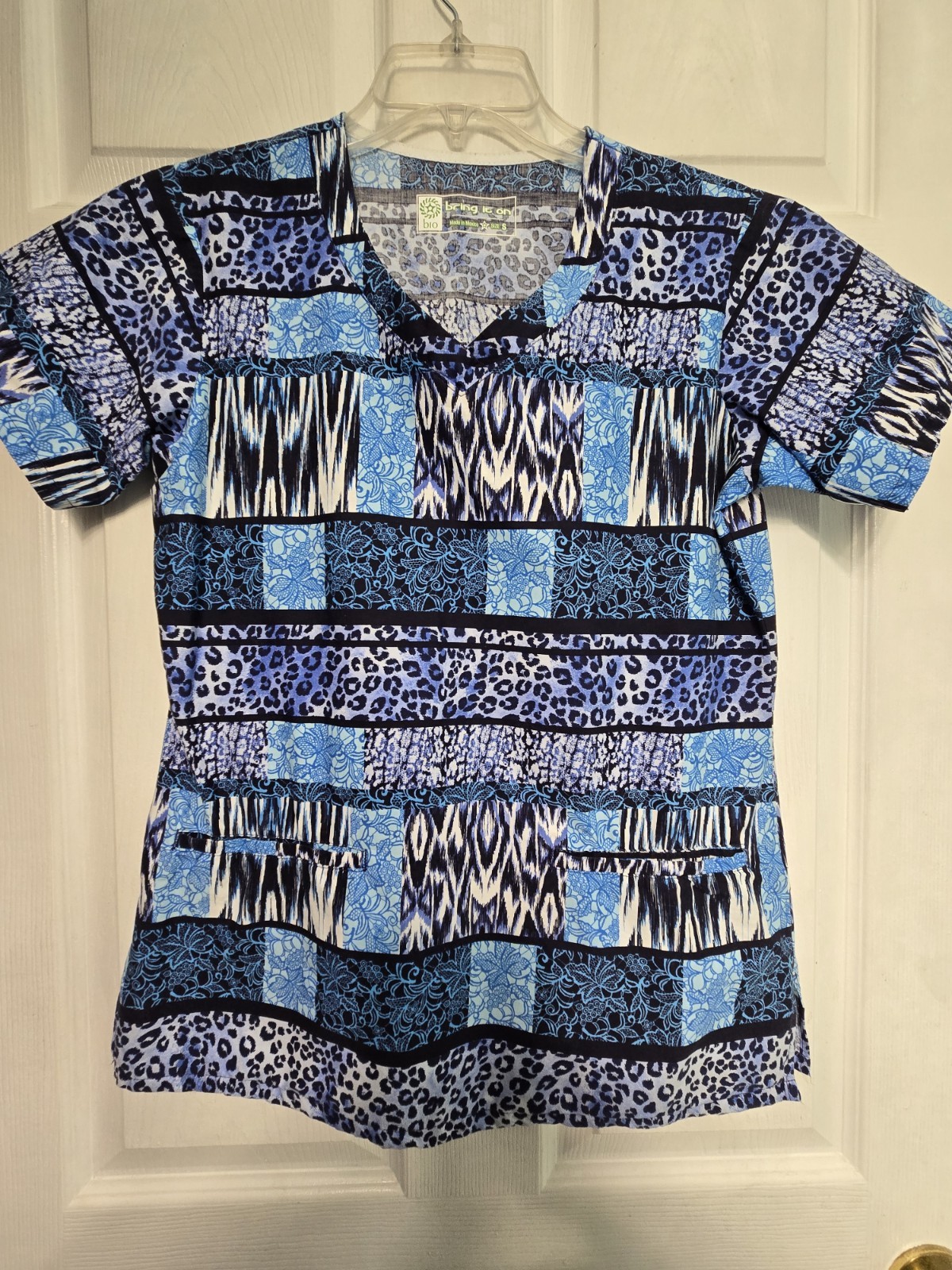 Bring It On Women’s Scrub Top size S-Blue/Black Animal Print-Chest 19.5″/L 25.5″