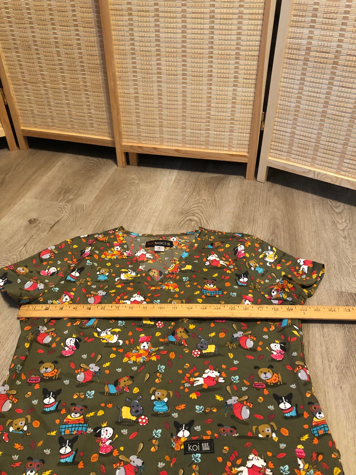 KOi Scrub Scrubs Top Thanksgiving Pumpkins Dog Fall Theme Leaves Medium M H201