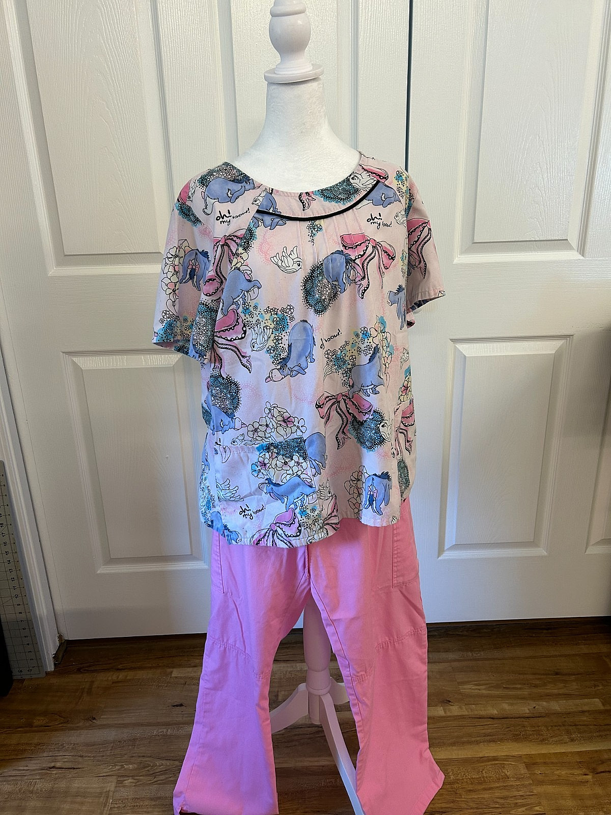 Disney Eeyore Women’s Medical Scrub Top Pink Purple Gray XL Gathered Back Waist
