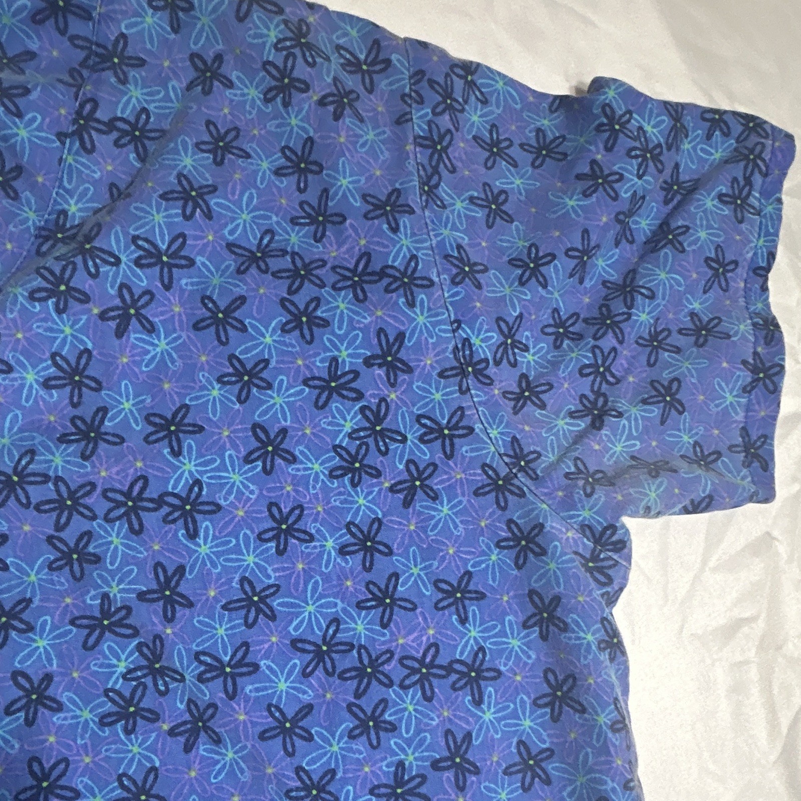 Med Gear Women’s V-Neck Scrub Top Blue Floral Print Short Sleeve 2-Pocket M 1091